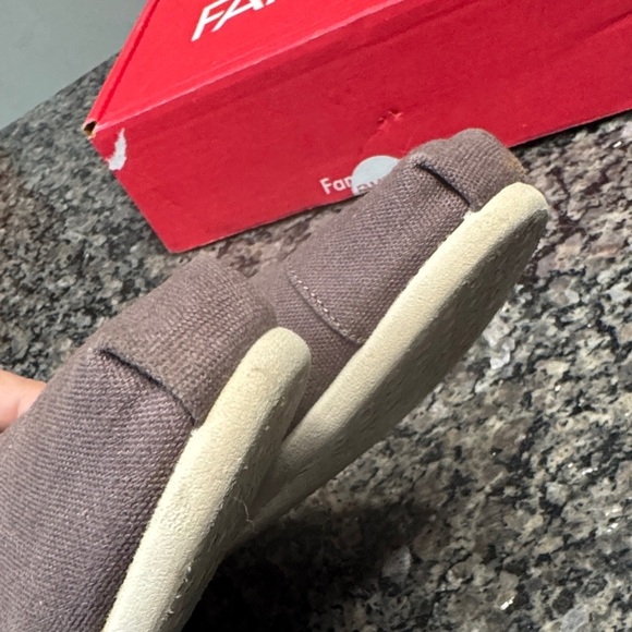 TOMS Taupe Canvas flat loafers Slip-Ons EuC 9 - Picture 9 of 11